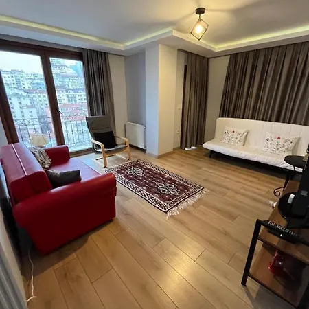 Newly Decorated Close To Sisli Metro In *