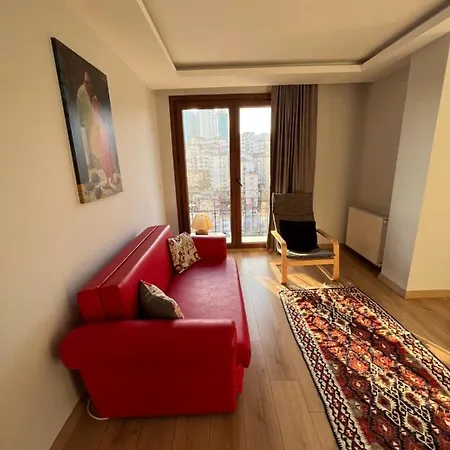 Newly Decorated Close To Sisli Metro In *